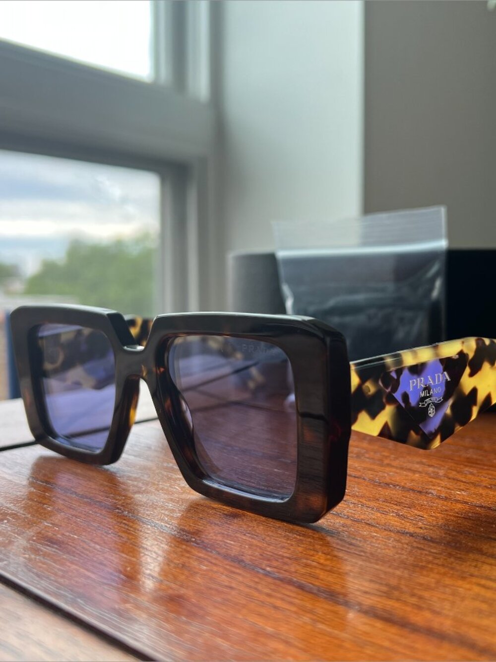 AUTHENTIC PRADA PR 23YS TORTOISE AND VIOLET PURPLE SQUARE SUNGLASSES